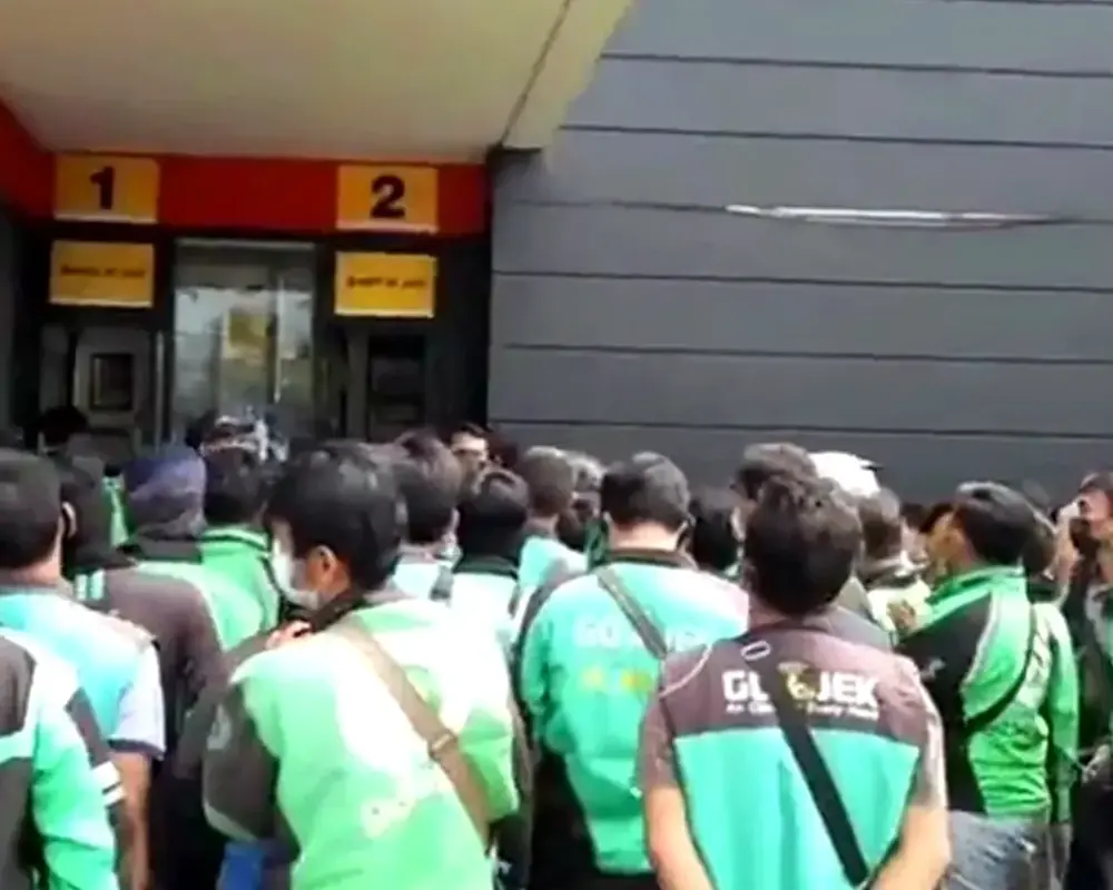 Aktivitas layanan di McDonald's Pekalongan